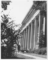 Aycock Auditorium columns