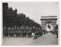 WACs march beneath the Arc de Triomphe