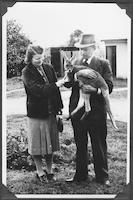 Chuck and Ruth Hutchinson with kangaroo