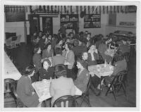 WACs dining in mess hall