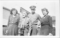 Two army dietitians with two servicemen